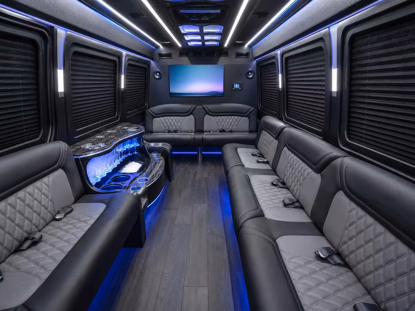 construction crew shuttles and worksite transportation in lincoln