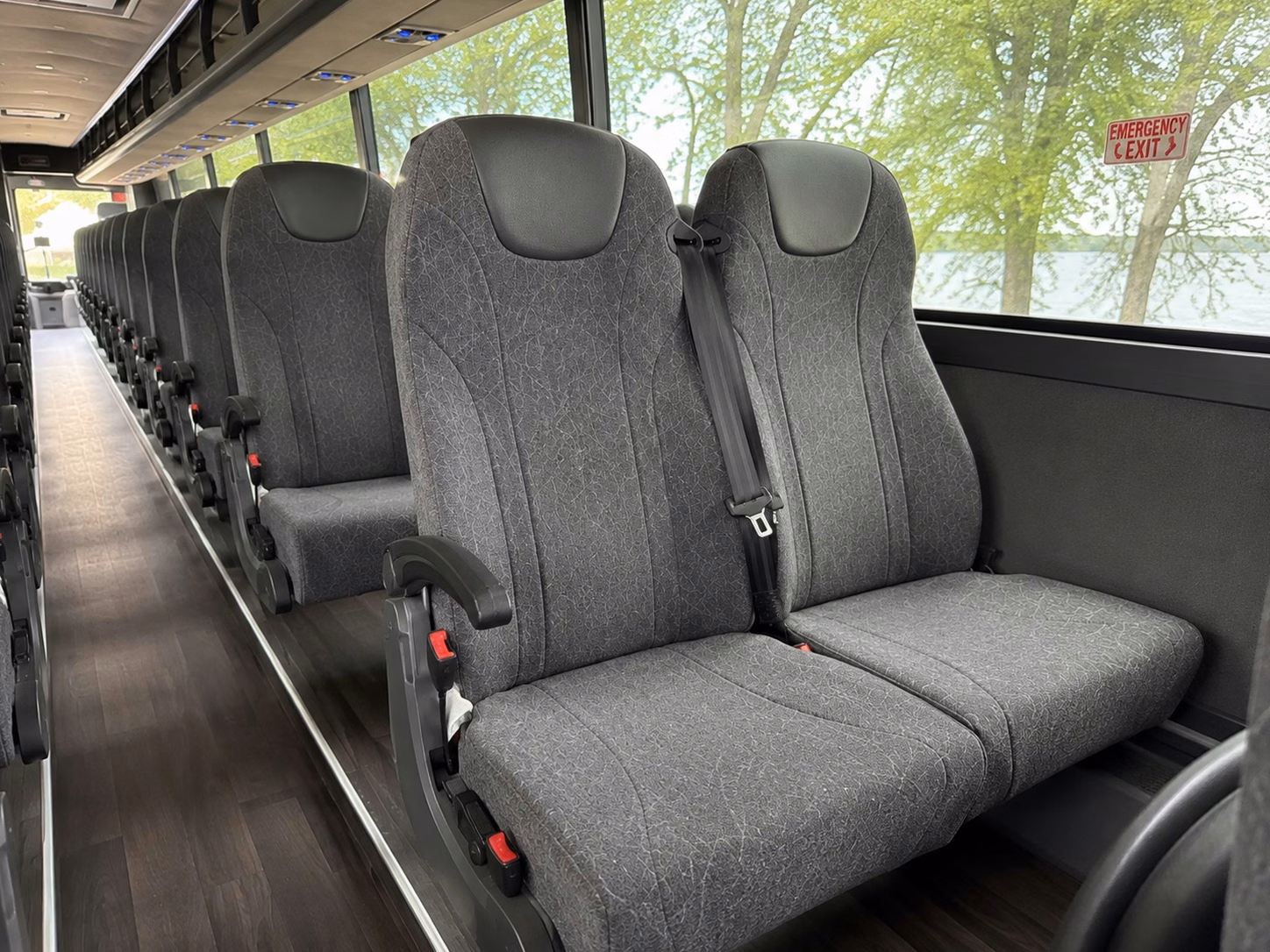 lincoln charter bus rental