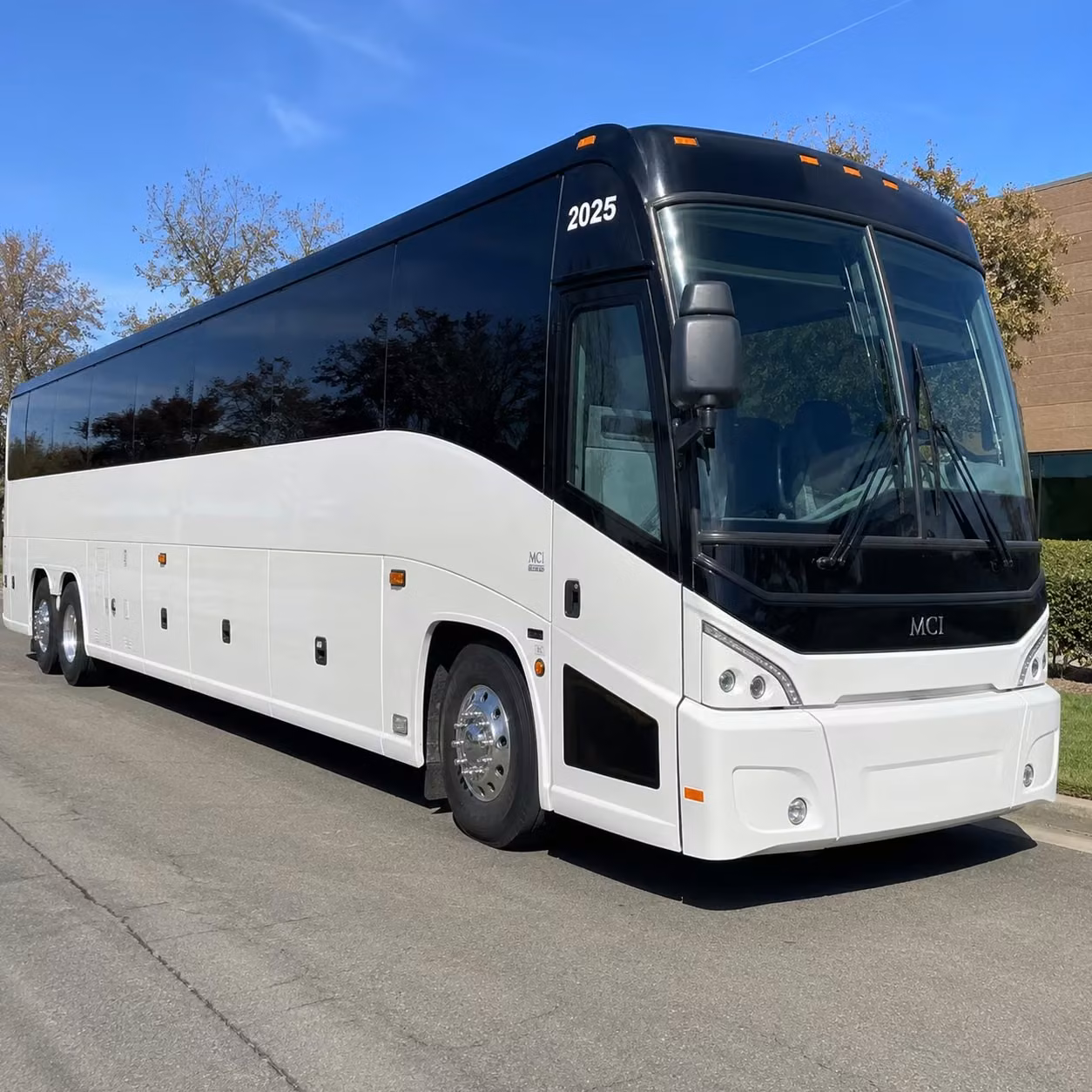 you can count on coachbuslincoln com for tailgates pre show dinners and multi stop concert nights